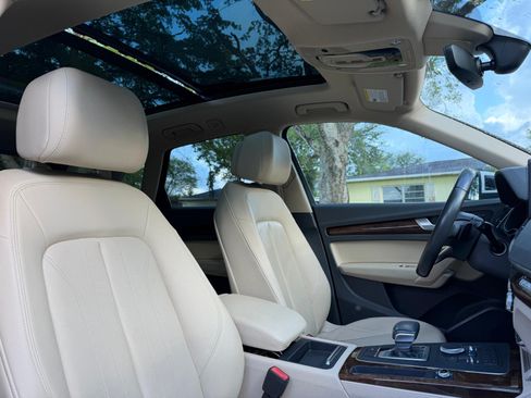 Used 2019 Audi Q5 2.0T Premium w/ Convenience Package AWD/4WD image 19