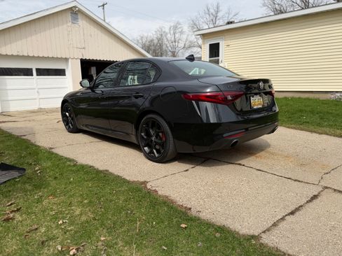 Used 2021 Alfa Romeo Giulia Ti w/ Nero Edizione image 4