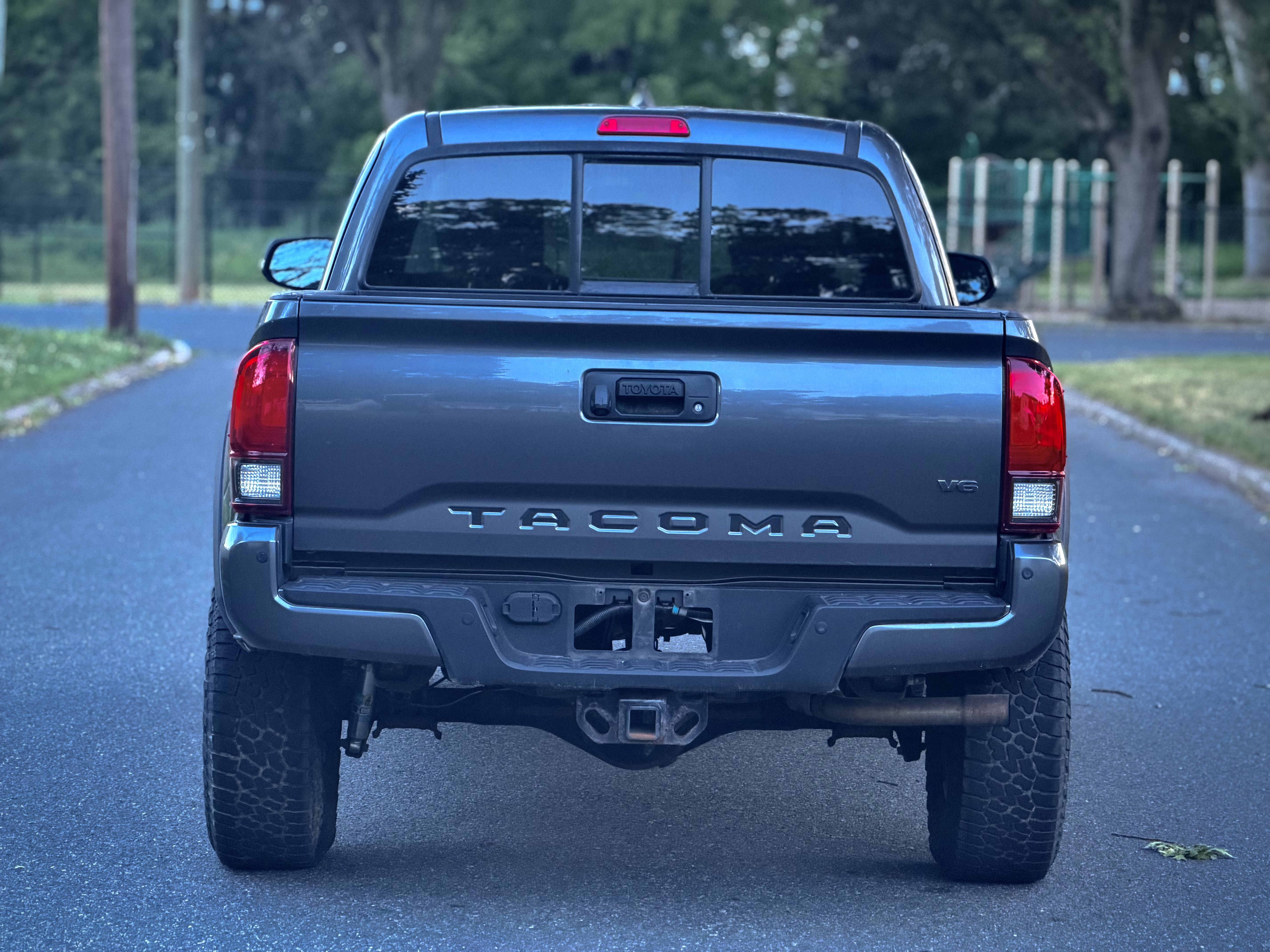 Used 2019 Toyota Tacoma TRD Off-Road AWD/4WD image 9