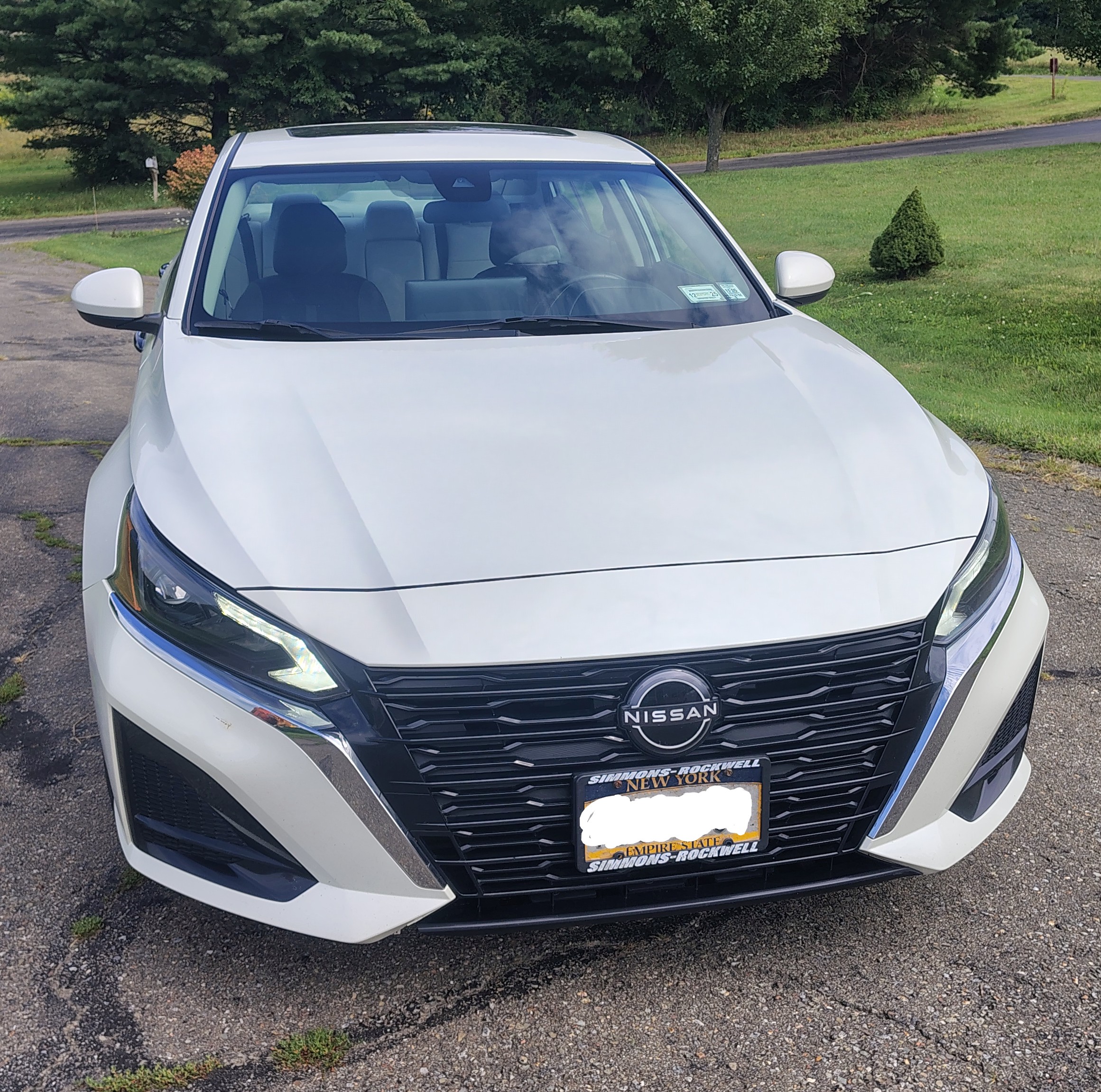 Used 2023 Nissan Altima 2.5 SV w/ SV Premium Package AWD/4WD image 9