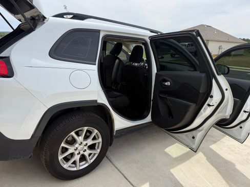 Used 2015 Jeep Cherokee Sport w/ Cold Weather Group image 8