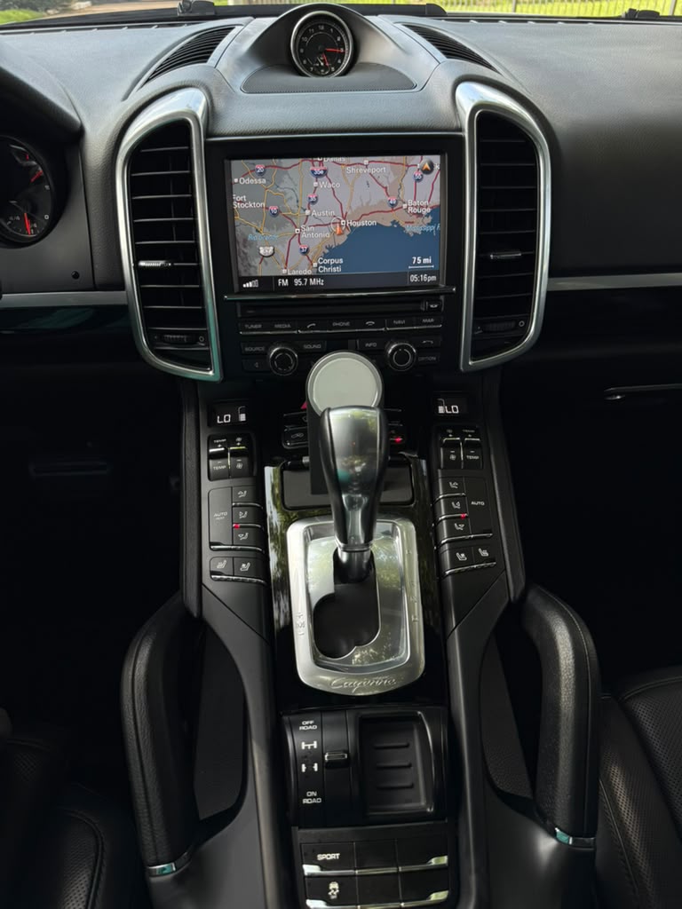 Used 2014 Porsche Cayenne Diesel Platinum Edition AWD/4WD image 23