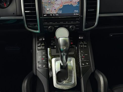 Used 2014 Porsche Cayenne Diesel Platinum Edition AWD/4WD image 23