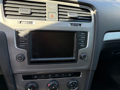 Used 2016 Volkswagen Golf Limited Edition image 2