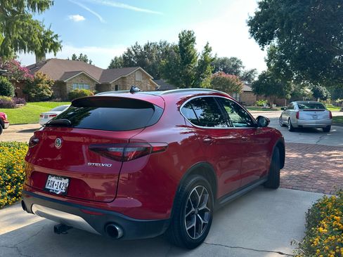 Used 2019 Alfa Romeo Stelvio Ti image 4