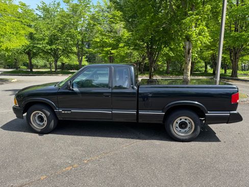 Used 1995 Chevrolet S10 Pickup LS RWD image 8