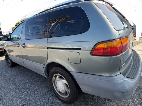 Used 2000 Toyota Sienna LE image 4