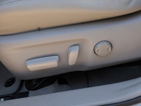 Used 2013 Toyota Camry XLE image 6