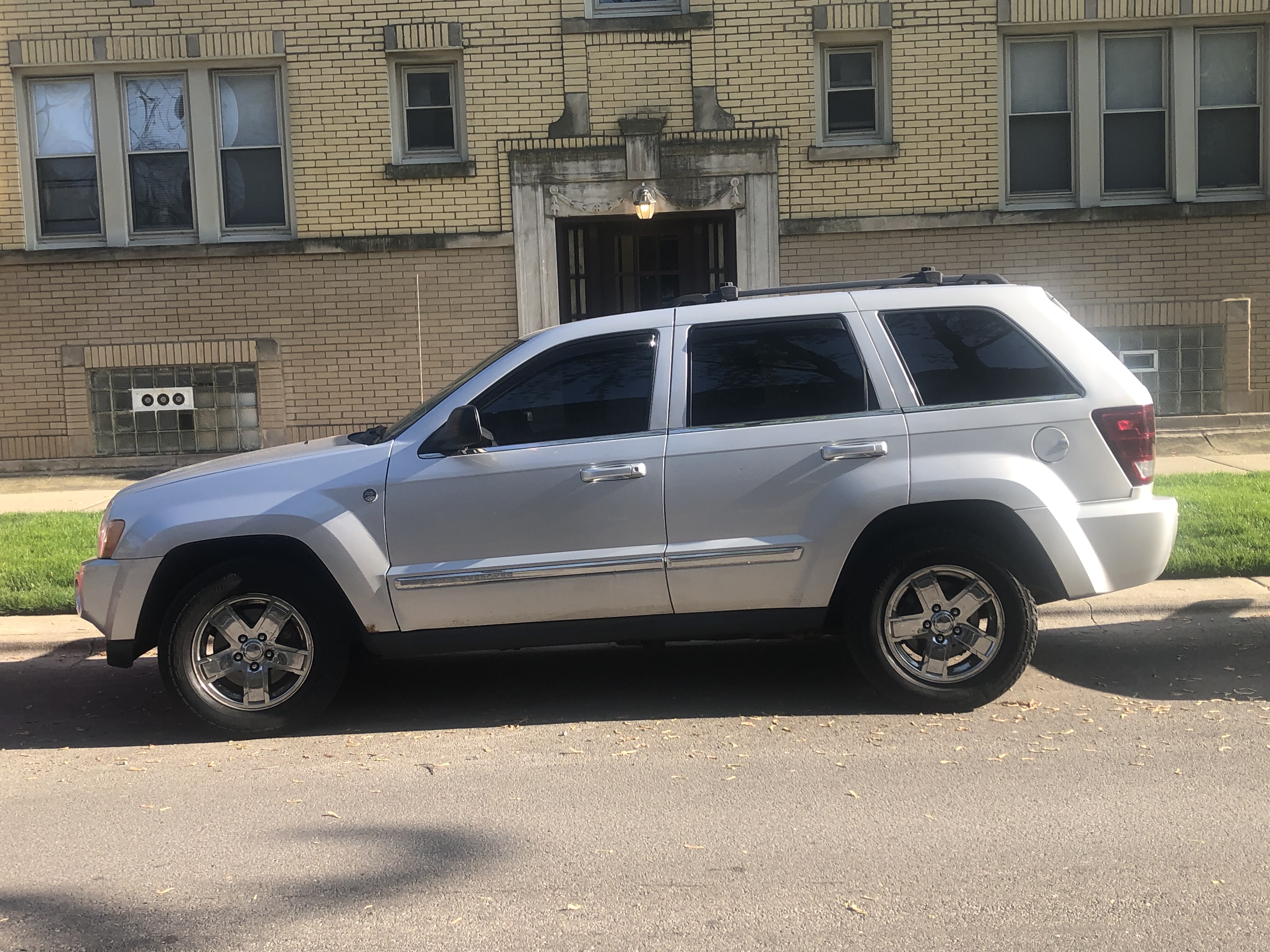 Used 2005 Jeep Grand Cherokee Limited AWD/4WD image 1