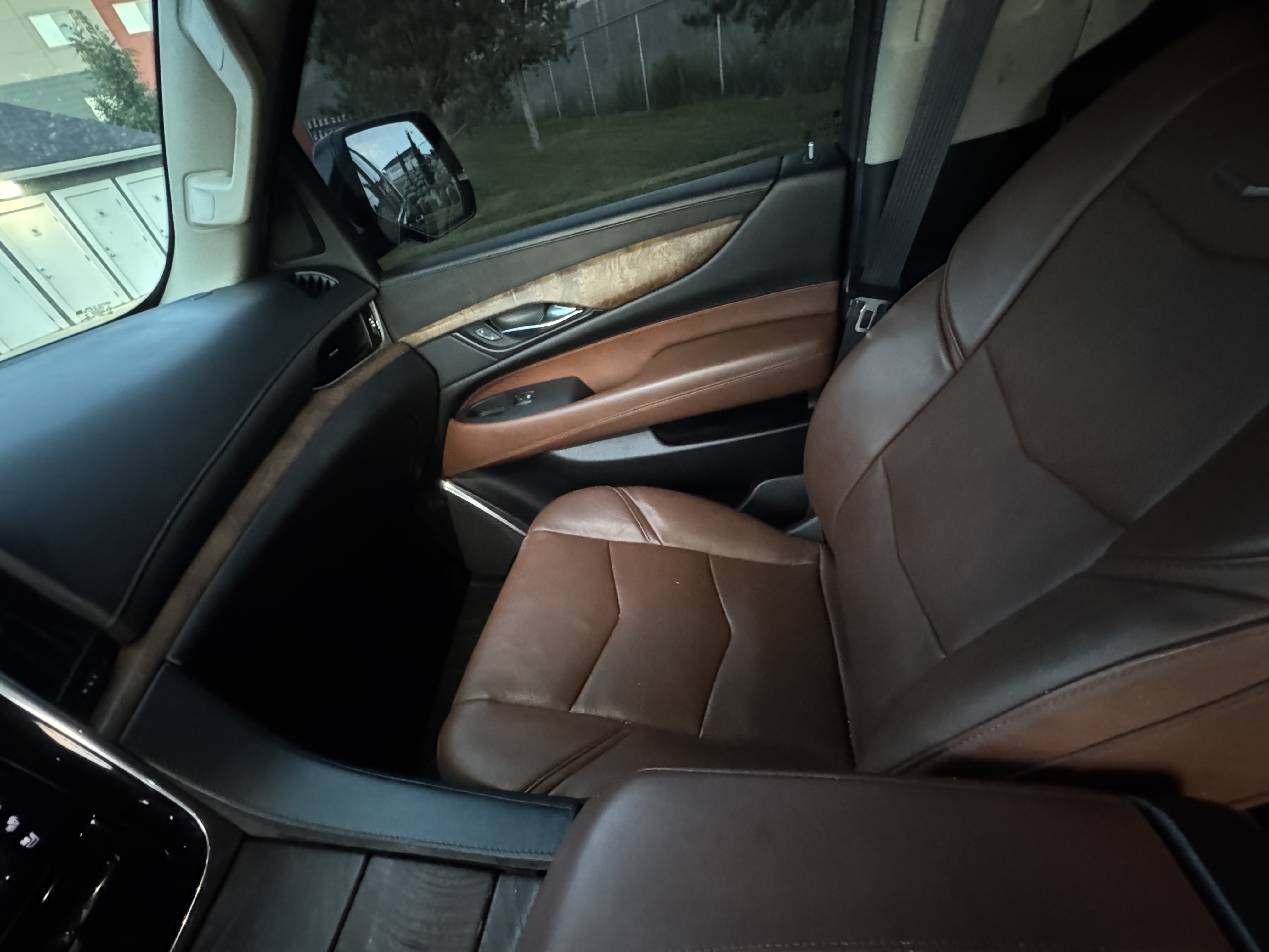 Used 2016 Cadillac Escalade ESV Premium AWD/4WD image 31