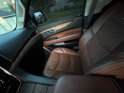 Used 2016 Cadillac Escalade ESV Premium AWD/4WD image 31
