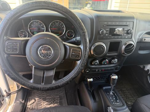 Used 2014 Jeep Wrangler Unlimited Sport w/ Max Tow Package AWD/4WD image 12