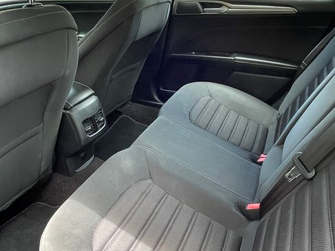 Used 2017 Ford Fusion SE FWD image 10