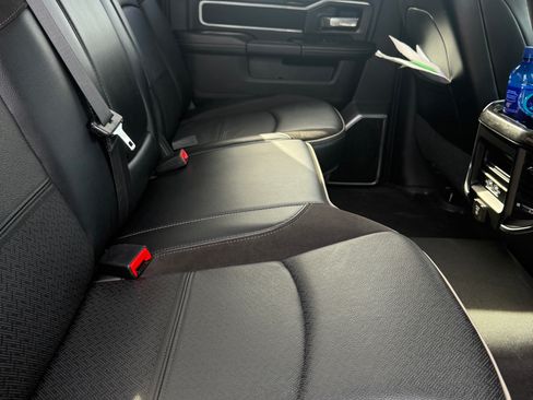 Used 2022 RAM 2500 Laramie w/ Night Edition image 11