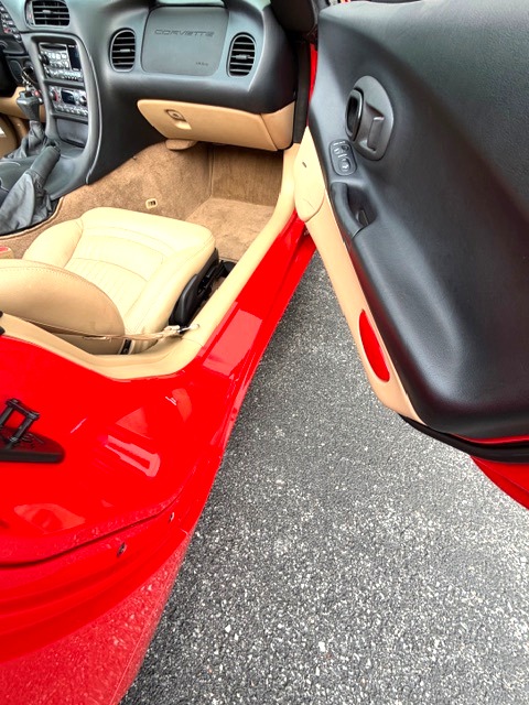 Used 1998 Chevrolet Corvette Convertible w/ Memory Pkg RWD image 13