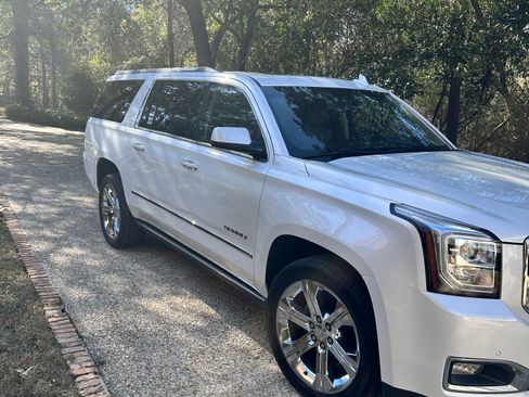 Used 2017 GMC Yukon XL Denali w/ Open Road Package image 12
