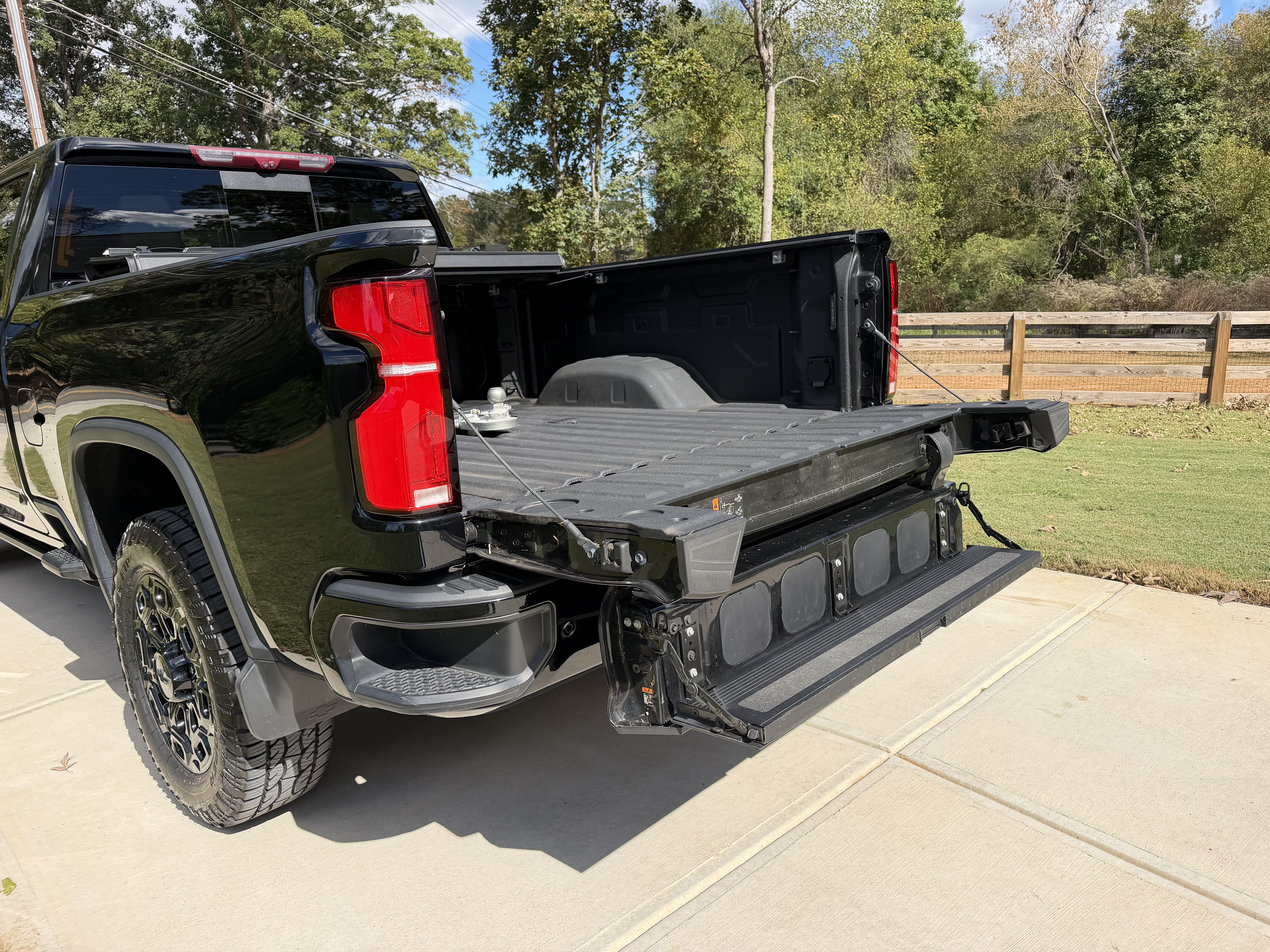 Used 2024 Chevrolet Silverado 3500 High Country w/ High Country Premium Package AWD/4WD image 9