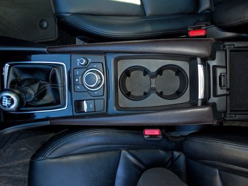 Used 2018 MAZDA MAZDA3 Touring image 24