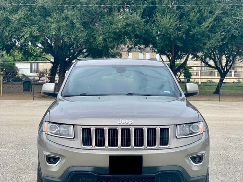 Used 2016 Jeep Grand Cherokee Laredo w/ Quick Order Package 23E image 2