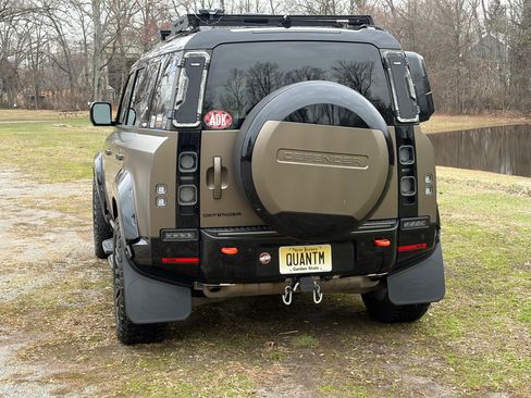 Used 2024 Land Rover Defender 110 X image 2