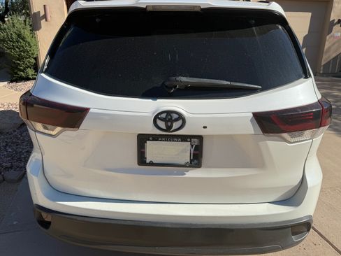 Used 2019 Toyota Highlander SE image 6