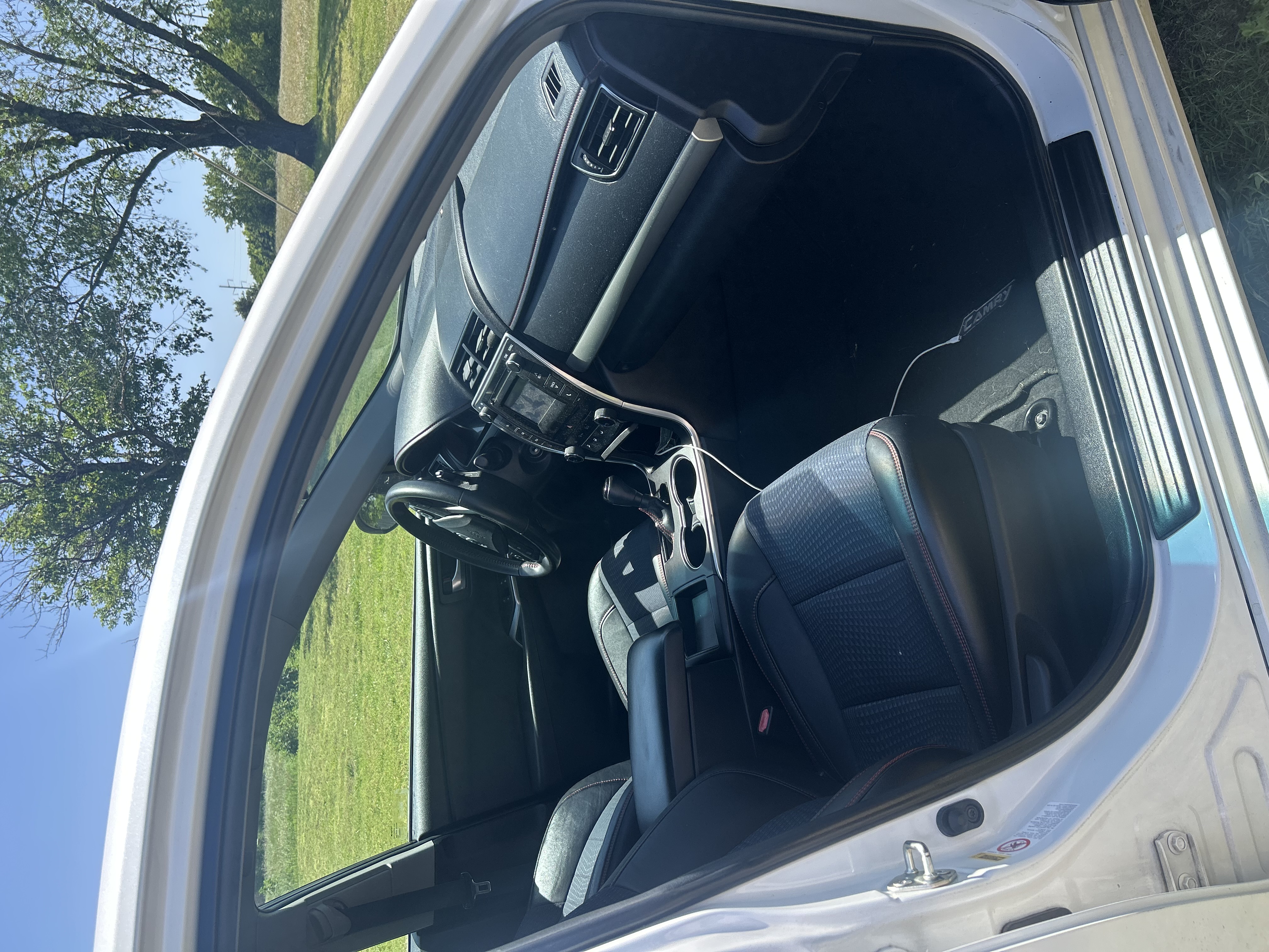 Used 2015 Toyota Camry SE FWD image 9