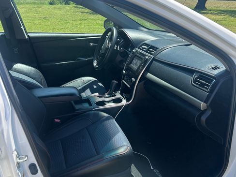 Used 2015 Toyota Camry SE FWD image 9