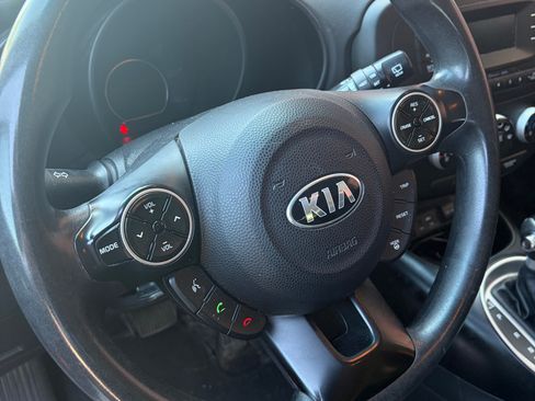 Used 2015 Kia Soul FWD image 10
