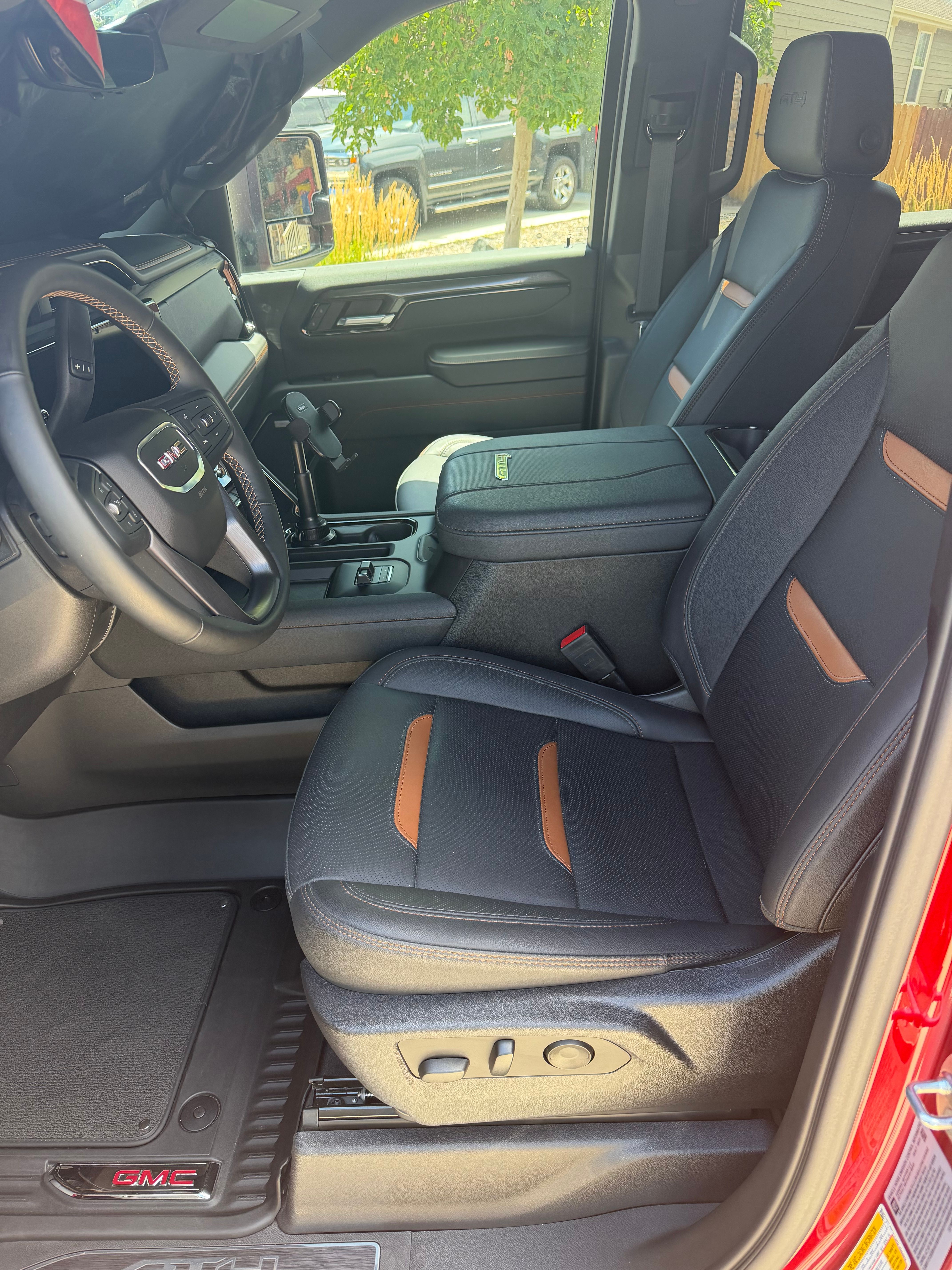 Used 2024 GMC Sierra 2500 AT4 w/ AT4 Premium Plus Package AWD/4WD image 22