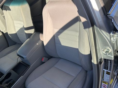 Used 2015 Toyota Camry LE image 9