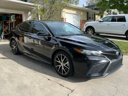 Used 2022 Toyota Camry SE w/ Audio Upgrade Package FWD image 1
