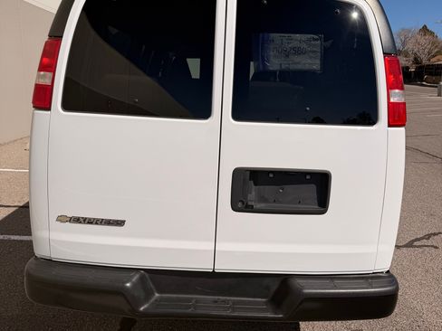 Used 2019 Chevrolet Express 3500 LS image 4