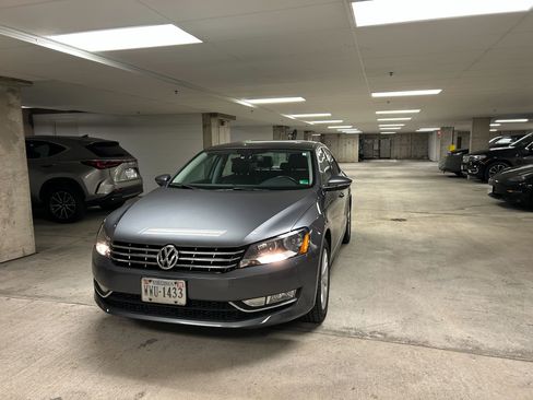 Used 2012 Volkswagen Passat 2.5 SEL Premium image 2