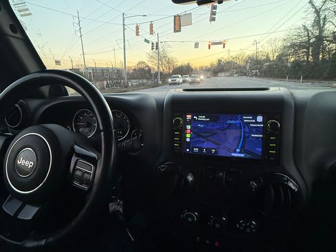 Used 2014 Jeep Wrangler Sport w/ Quick Order Package 24S AWD/4WD image 6