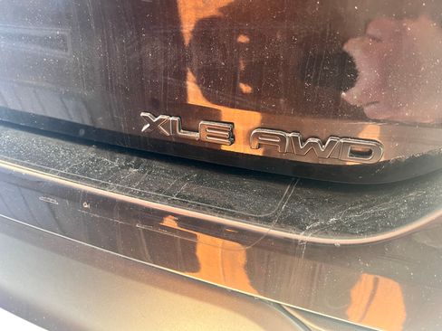 Used 2022 Toyota Highlander XLE image 18