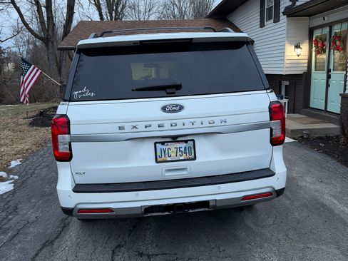 Used 2024 Ford Expedition XLT AWD/4WD image 5