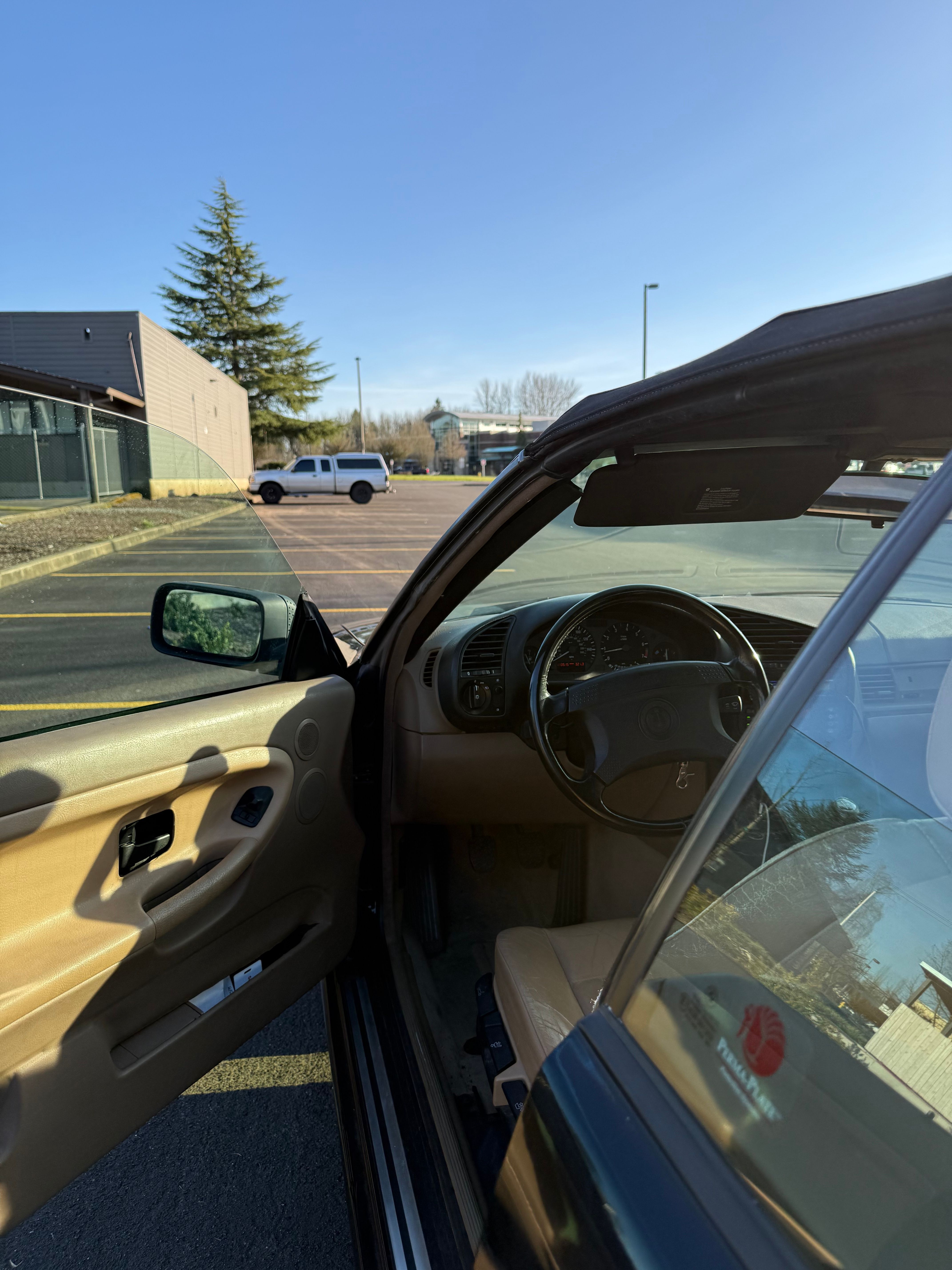 Used 1996 BMW 318i Convertible RWD image 4