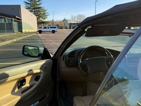 Used 1996 BMW 318i Convertible image 4