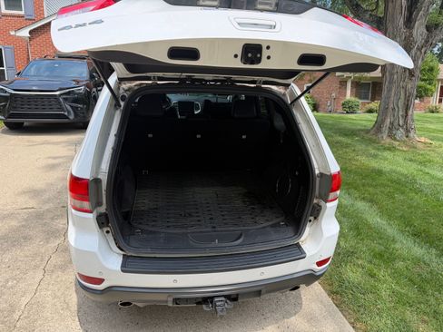 Used 2013 Jeep Grand Cherokee Altitude AWD/4WD image 4