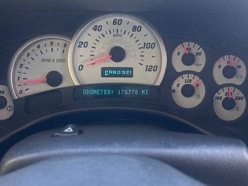 Used 2003 HUMMER H2 w/ Preferred Equipment Group image 17