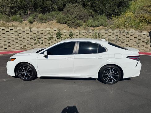 Used 2019 Toyota Camry SE image 4