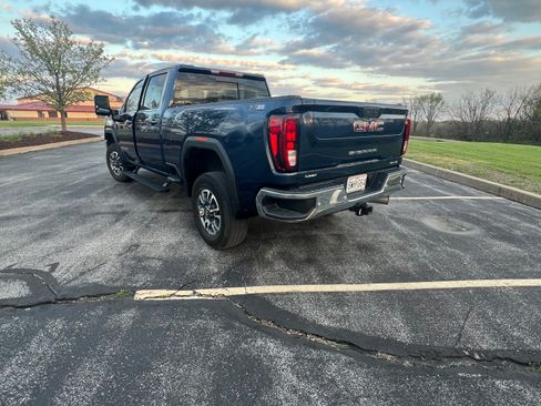 Used 2022 GMC Sierra 2500 SLE w/ Preferred Package AWD/4WD image 2
