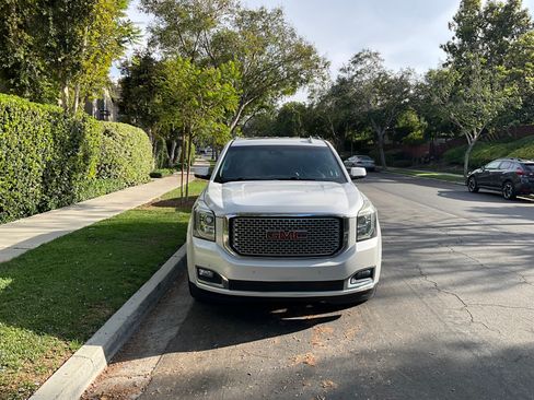 Used 2016 GMC Yukon Denali w/ Open Road Package AWD/4WD image 4