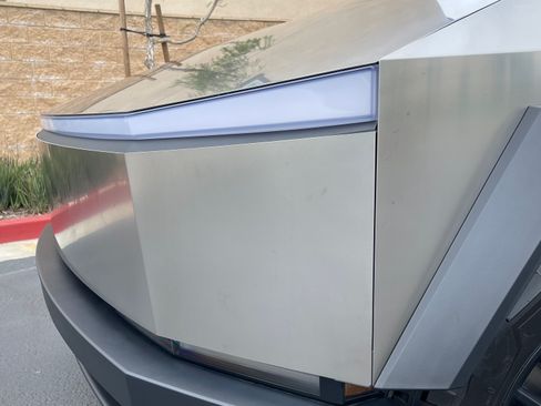 Used 2024 Tesla Cybertruck AWD Crew Cab image 8