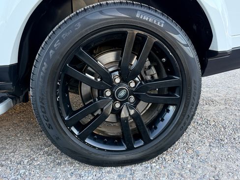 Used 2016 Land Rover LR4 HSE Silver Edition AWD/4WD image 11