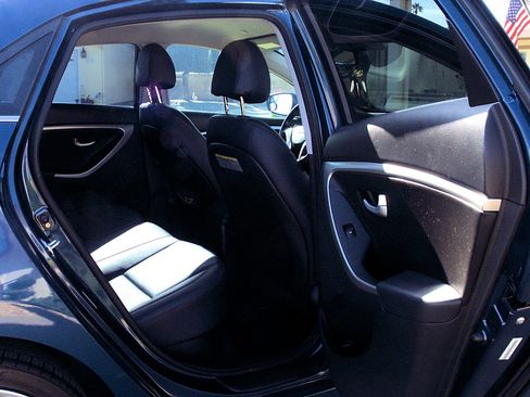 Used 2015 Hyundai Elantra GT w/ Option Group 02 image 12