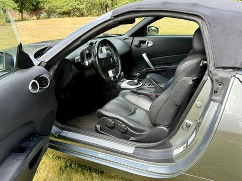 Used 2006 Nissan 350Z Grand Touring RWD image 6