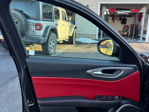 Used 2018 Alfa Romeo Giulia Ti Sport w/ Quick Order Package 22S Sport image 17