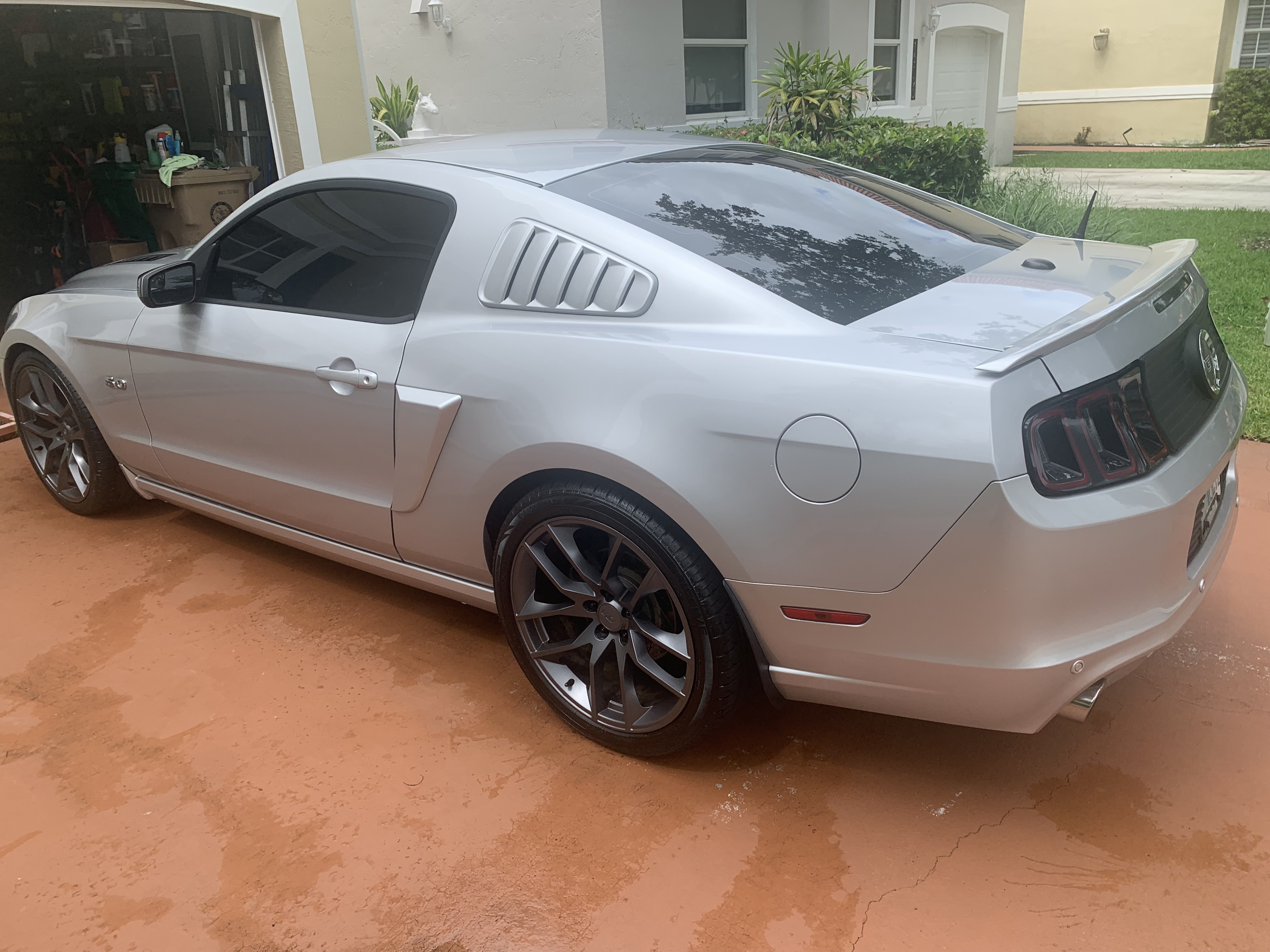 Used 2013 Ford Mustang GT Premium w/ Electronics Pkg RWD image 13