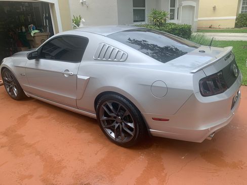 Used 2013 Ford Mustang GT Premium w/ Electronics Pkg RWD image 13